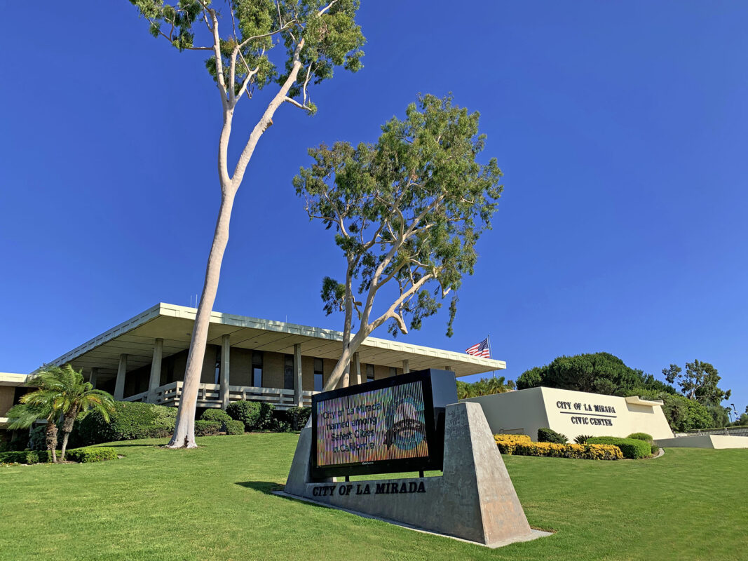 About La Mirada