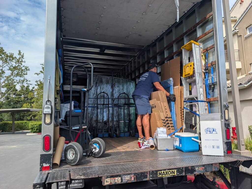 Santa Clarita Move: Apartment Complex, from Copper Hill Drive to Hyssop Ln